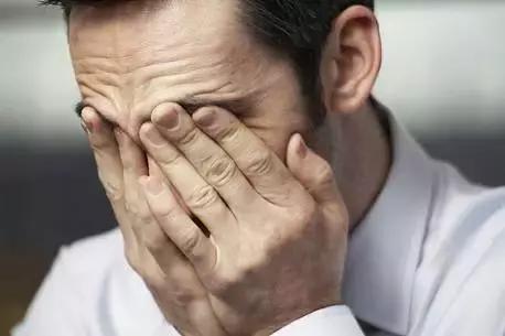 震驚！辦公室里99%都得了這個病，不及時解決危害一生！